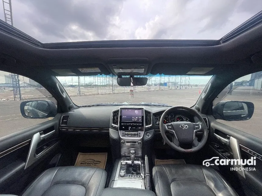 2017 Toyota Land Cruiser 200 VX-R SUV