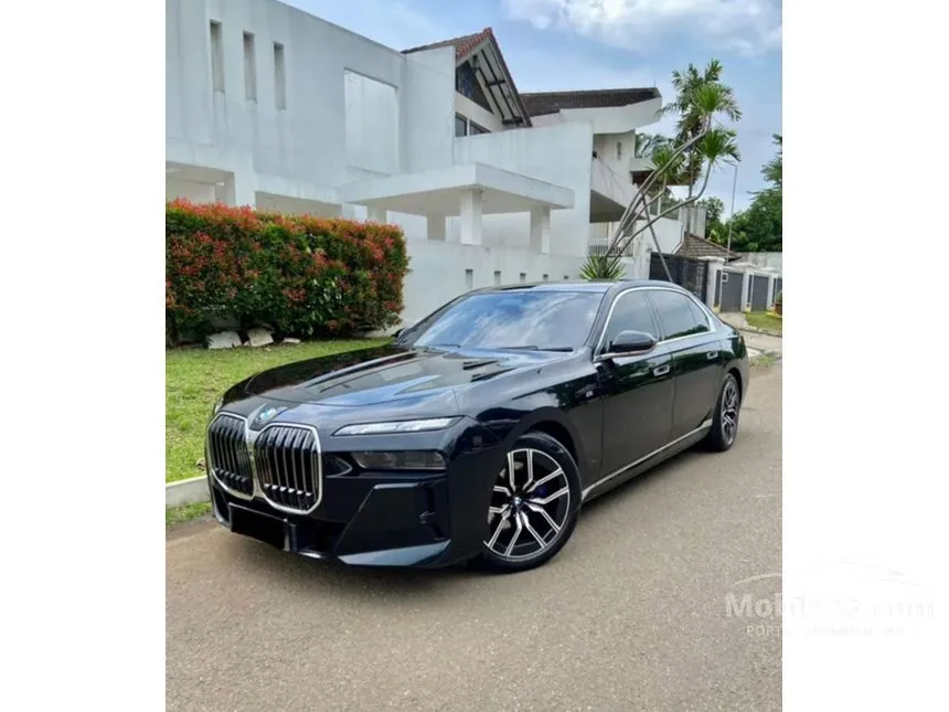 2023 BMW 735i M Sport Sedan