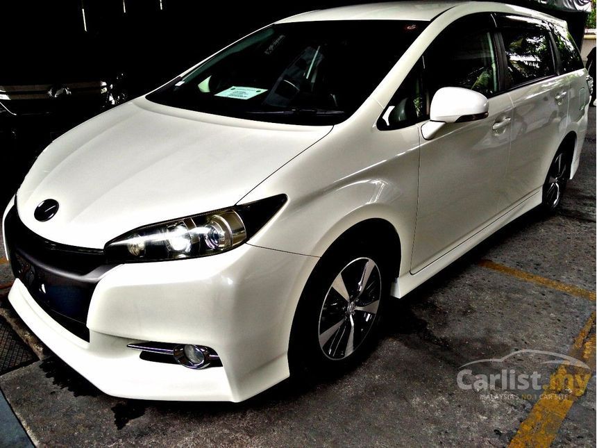 Toyota wish 2012 год