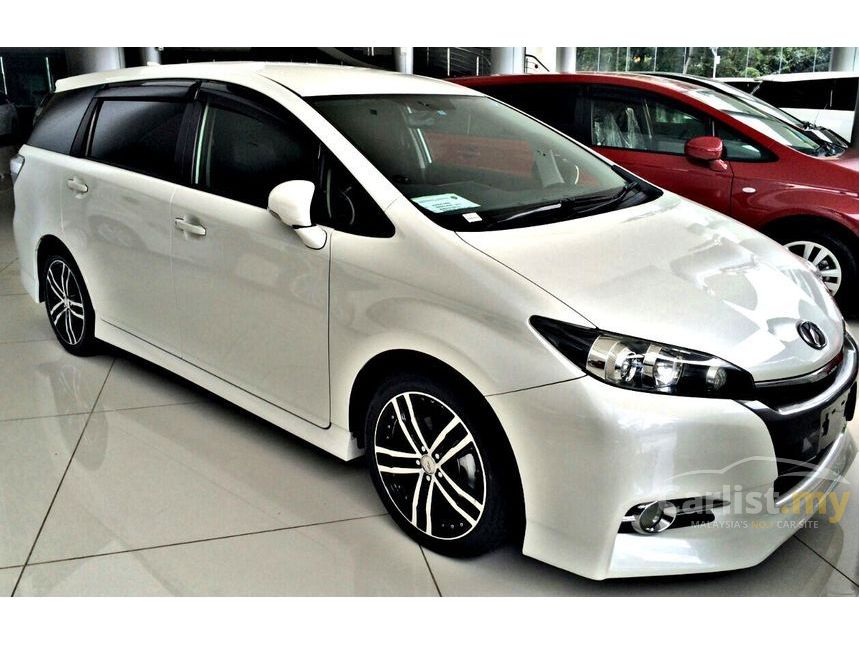 Toyota wish 2012 год