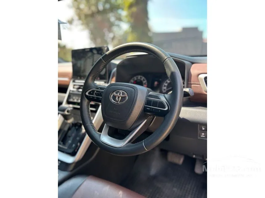 2023 Toyota Kijang Innova Zenix V (Premium Color) MPV