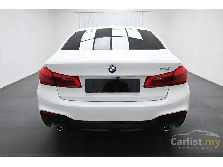 2019 BMW 520i Luxury Sedan