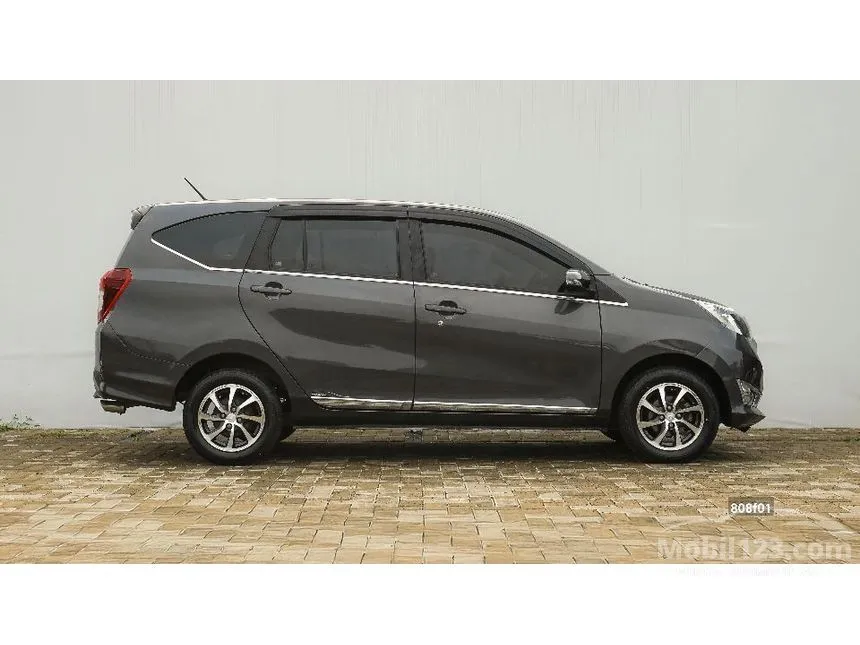 2018 Daihatsu Sigra R Deluxe MPV