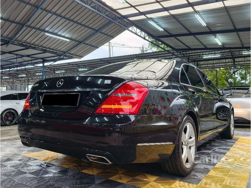 2011 Mercedes-Benz S300L Sedan