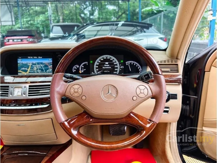 2011 Mercedes-Benz S300L Sedan