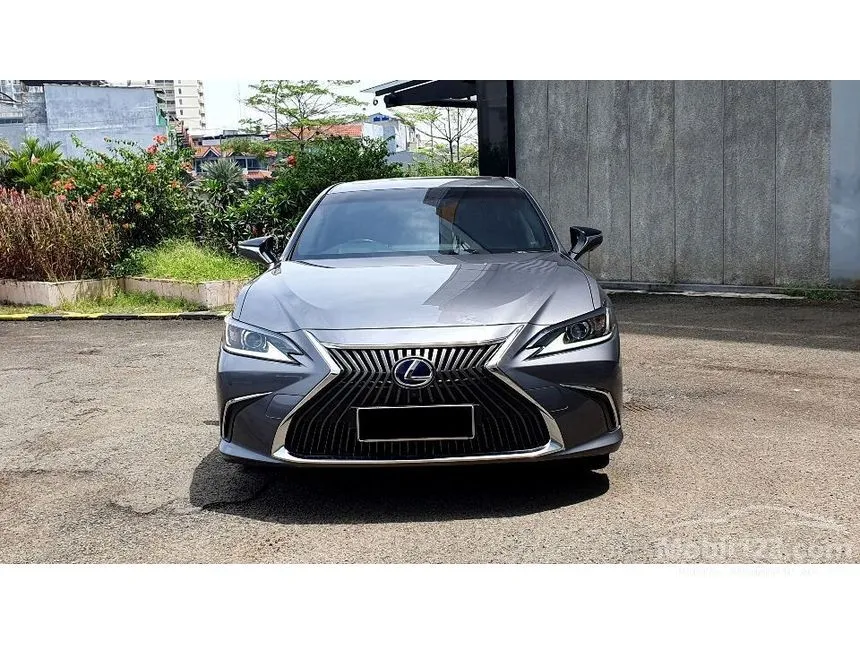Jual Mobil Lexus ES300h 2019 Ultra Luxury 2.5 di DKI Jakarta Automatic Sedan Silver Rp 785.000.000