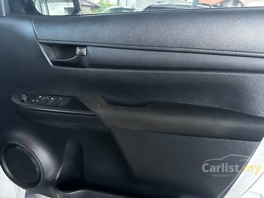 2022 Toyota Hilux E Dual Cab Pickup