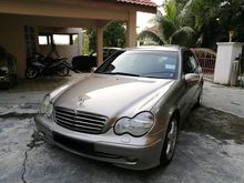 2004 Mercedes-Benz C200 0