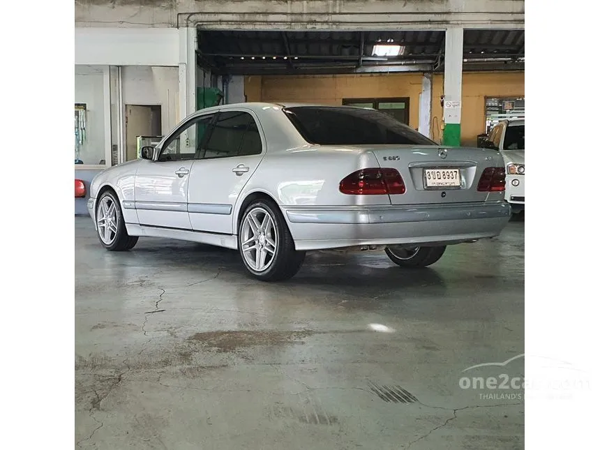 2004 Mercedes-Benz E220 CDI Classic Sedan