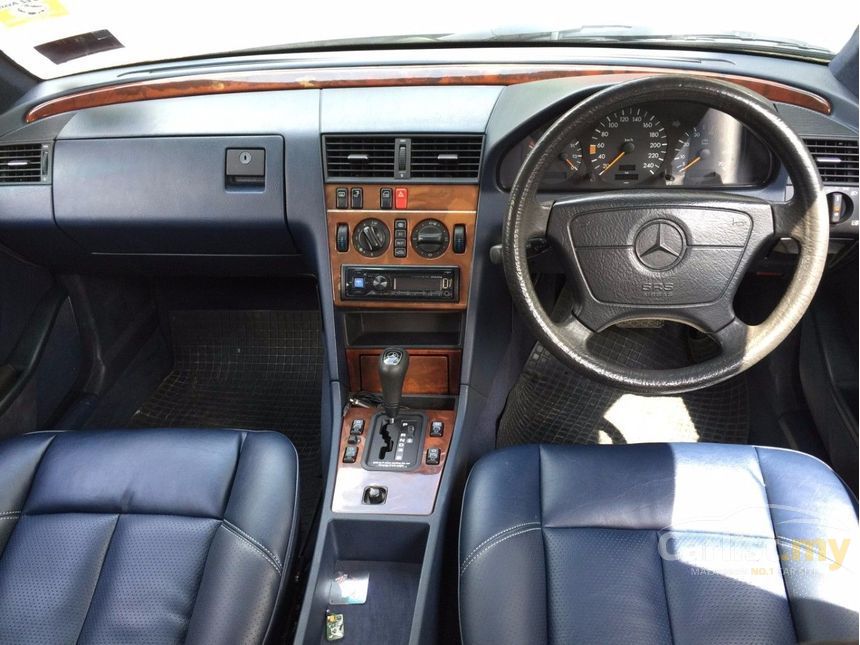 Mercedes-Benz C200 1996 Classic 2.0 in Kuala Lumpur 