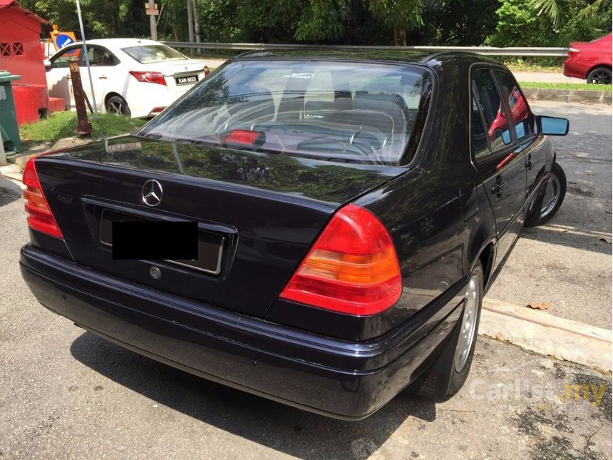 Mercedes-Benz C200 1996 Classic 2.0 in Kuala Lumpur 