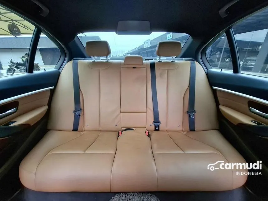 2018 BMW 320i Luxury Sedan