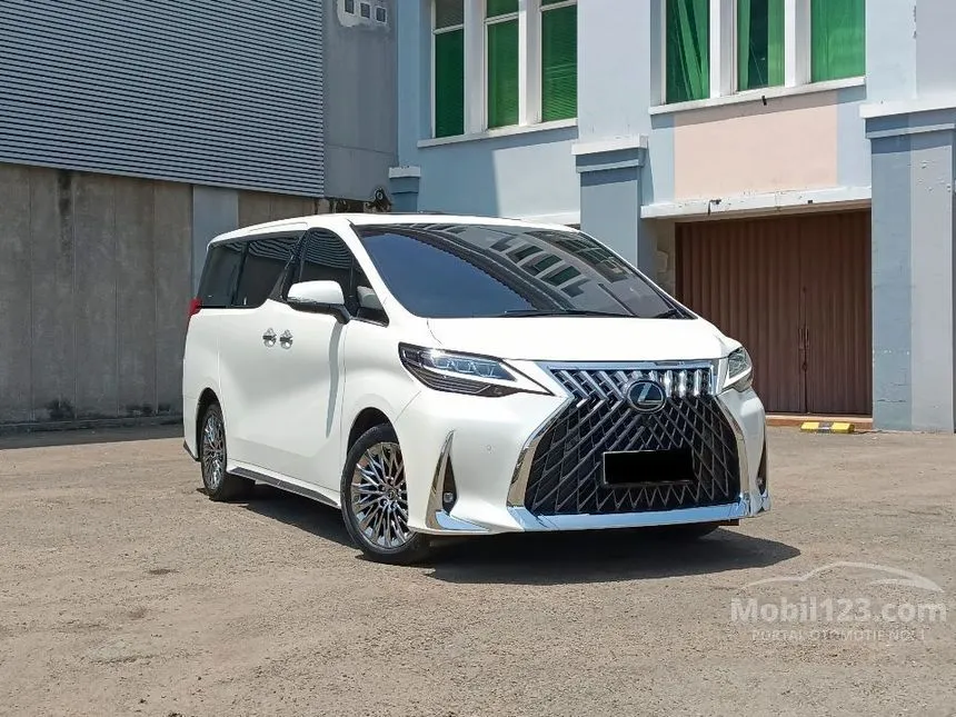 2023 Lexus LM 350 7 Seater MPV