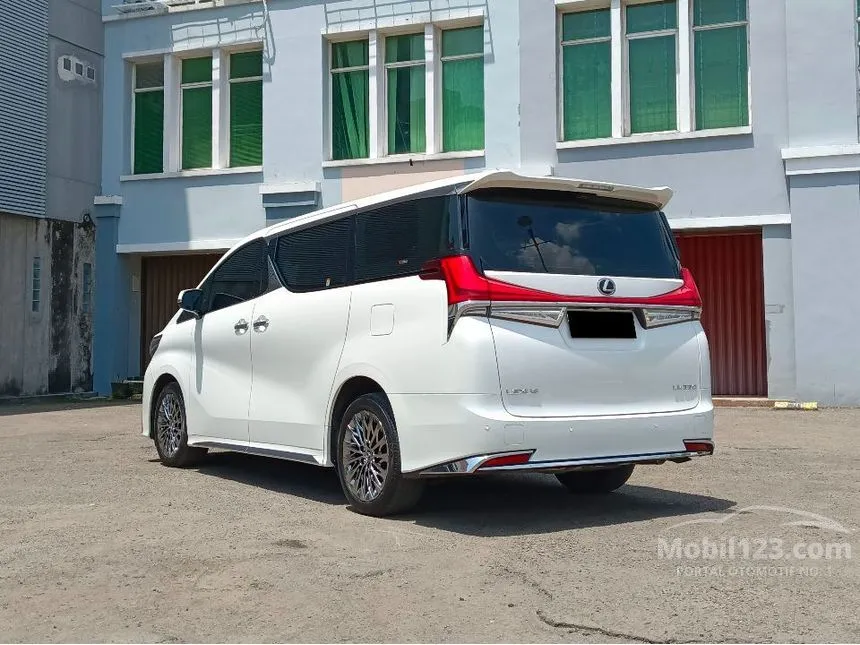 2023 Lexus LM 350 7 Seater MPV