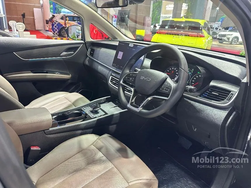 2025 BYD M6 Superior 7-seaters MPV