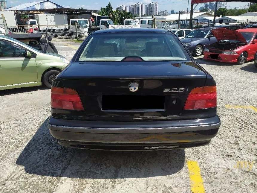1996 BMW 528i Sedan