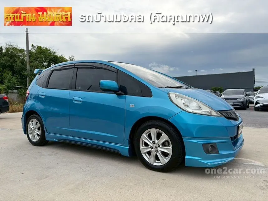 2013 Honda JAZZ V Hatchback