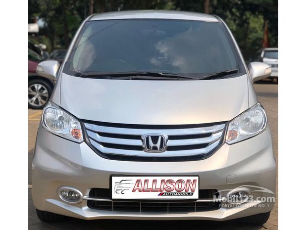 Honda Freed E Mobil Tahun 2015-2016 bekas dijual di 