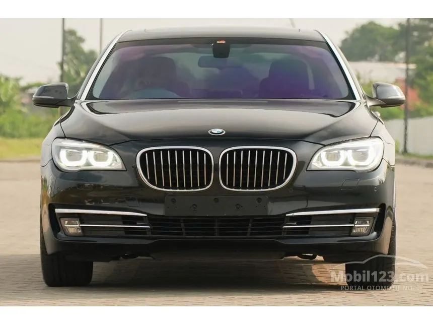 2015 BMW 730Li F02 Sedan