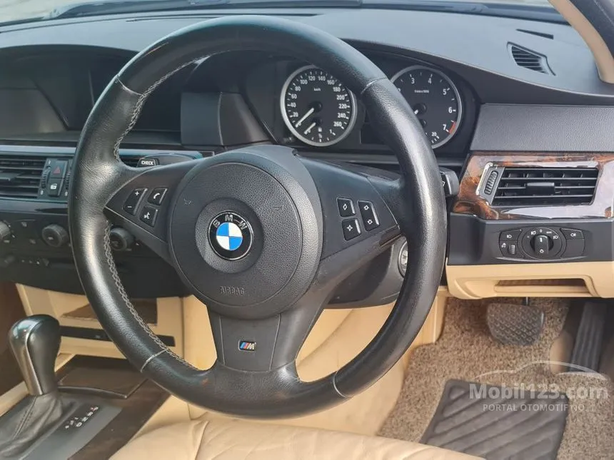 2004 BMW 530i Sedan