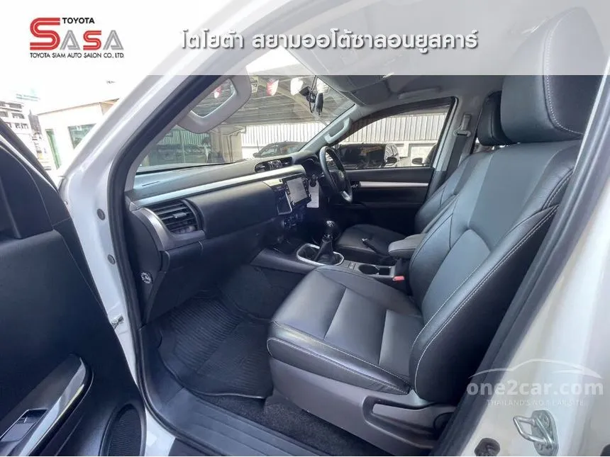 2021 Toyota Hilux Revo Mid Pickup