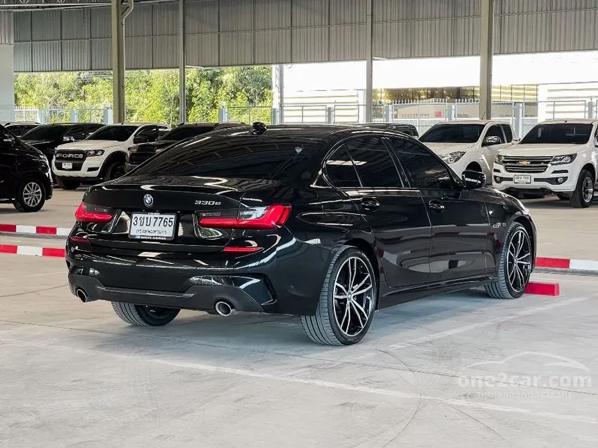 2022 BMW 330e M Sport Sedan