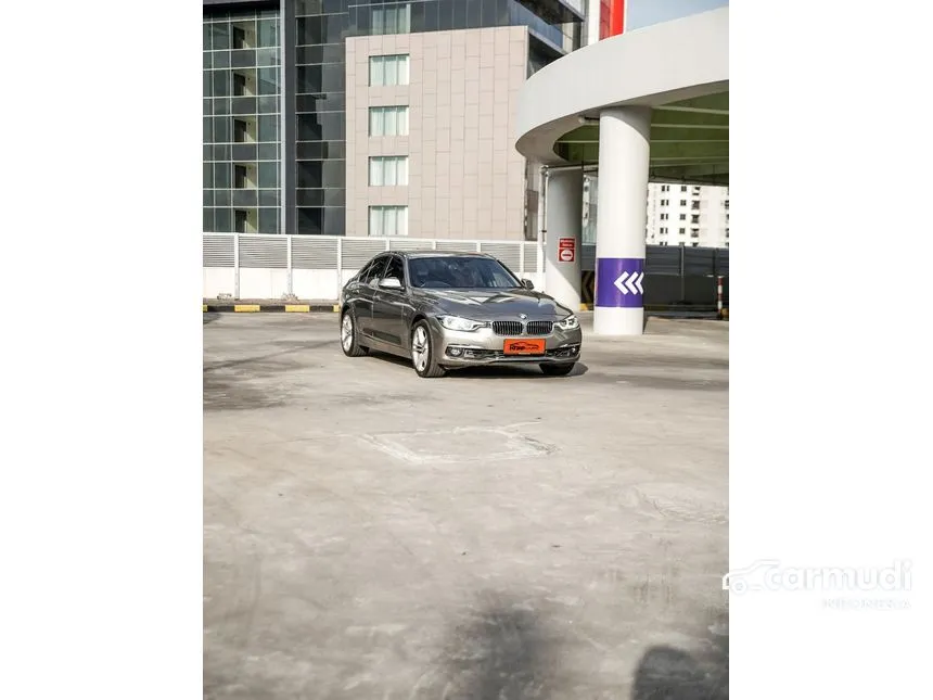 2018 BMW 320i Luxury Sedan