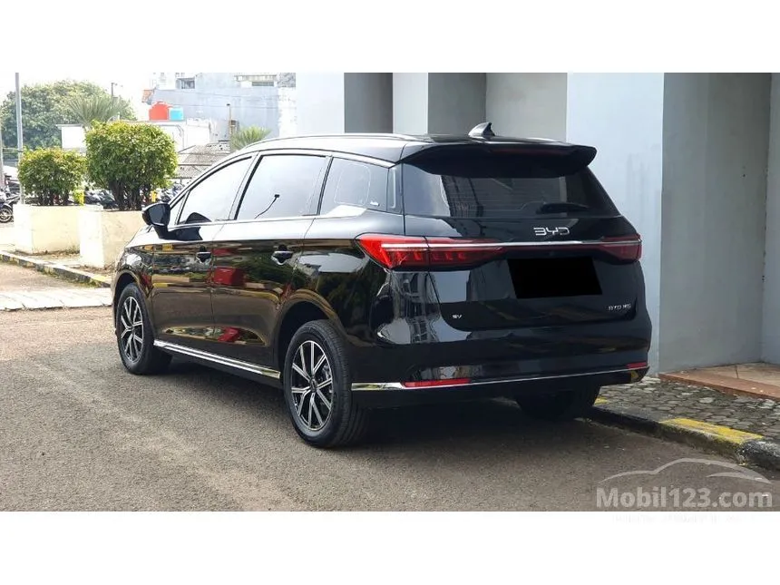 2025 BYD M6 Superior Captain 6-seater MPV
