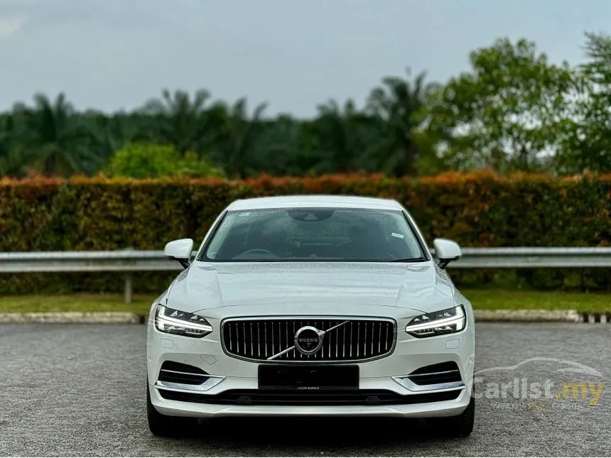 2019 Volvo S90 T8 Inscription Plus Sedan