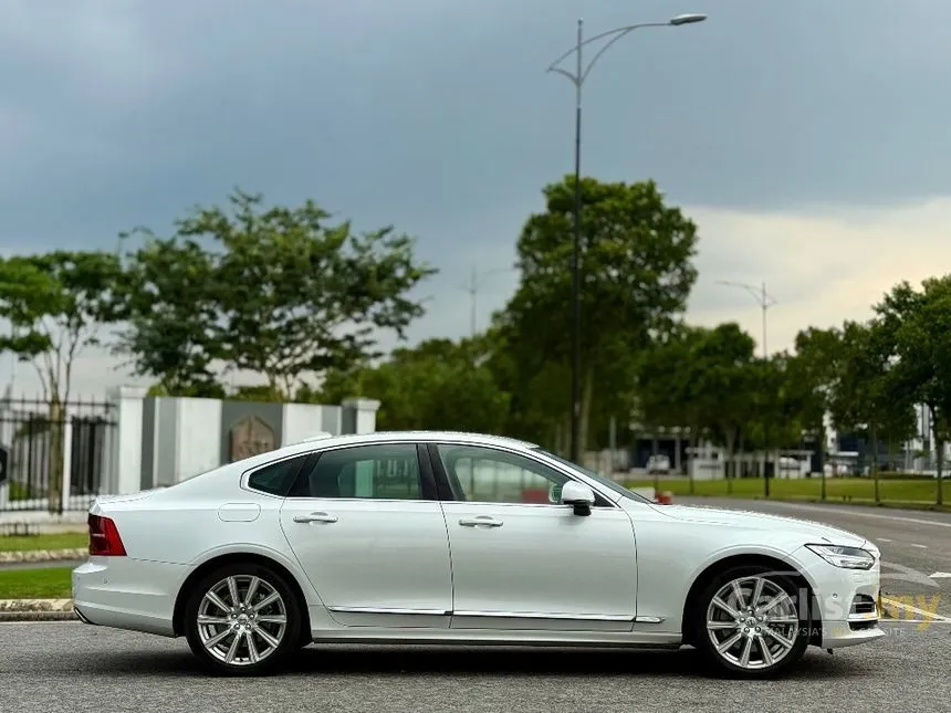 2019 Volvo S90 T8 Inscription Plus Sedan