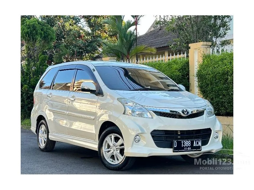 Jual Mobil Toyota Avanza 2014 Veloz 1.5 di Jawa Barat Automatic MPV Putih Rp 148.000.000