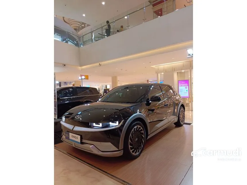 Jual Mobil Hyundai IONIQ 5 2023 Long Range Signature di Jawa Barat Automatic Wagon Hitam Rp 690.000.000