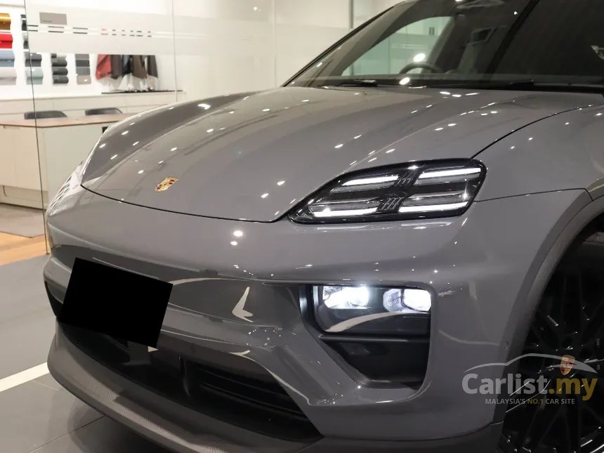 2025 Porsche Macan SUV