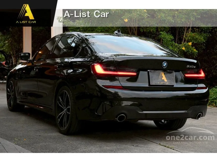 2022 BMW 330e M Sport Sedan