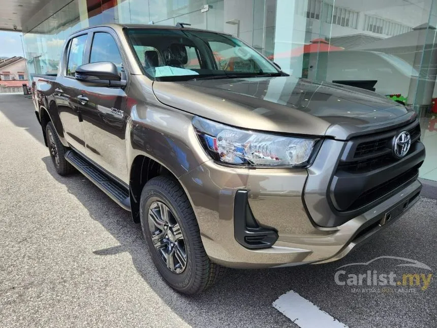 2024 Toyota Hilux E Dual Cab Pickup Truck