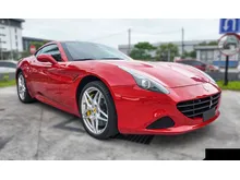2015 Ferrari California 3.9 T Convertible, Blue and black leather seats, Carbon steering wheel, Carbon ceramic disc brake, Front and back cameras