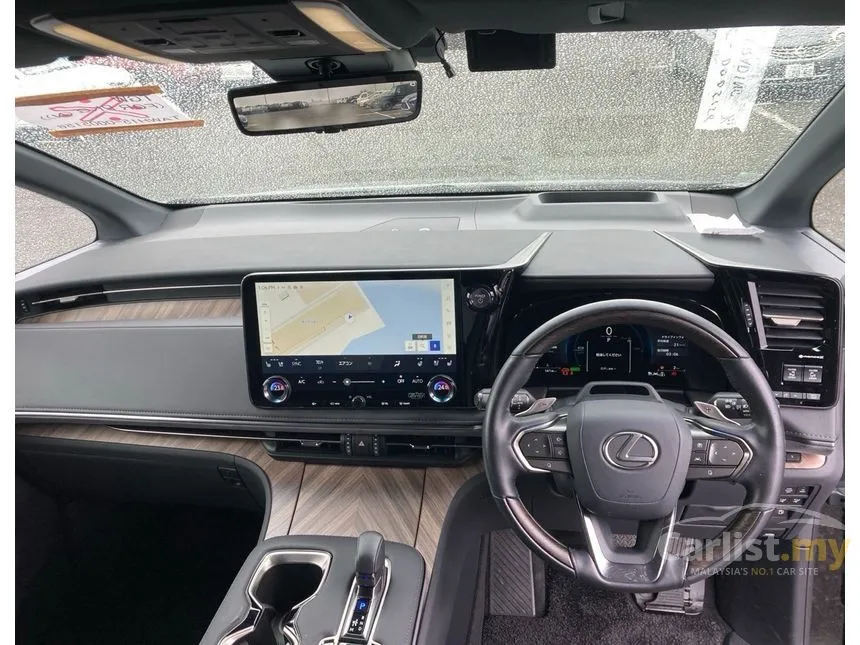 2024 Lexus LM 500h Version L 6 Seater MPV