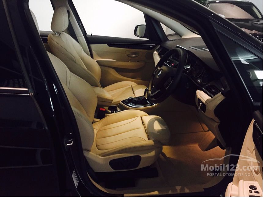 2015 BMW 218i Luxury SUV