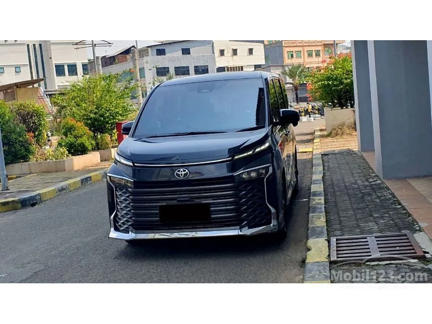 2022 Toyota Voxy (Premium Color) MPV