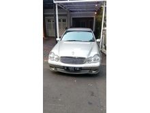 LANGKA KHUSUS FANS Silver Cubanite 2005 Mercedes-Benz C240 2.6 Elegance Sedan pemakaian 2006