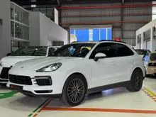 2022 Porsche Cayenne / PDLS+ / PASM / 14 Way Power Seats / Bose Speaker / Headrest Logo / 360 Camera / Dual Tone Interior