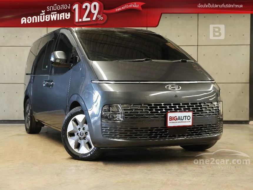 2023 Hyundai Staria SEL Van