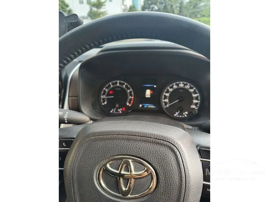 2023 Toyota Kijang Innova Zenix V (Premium Color) MPV