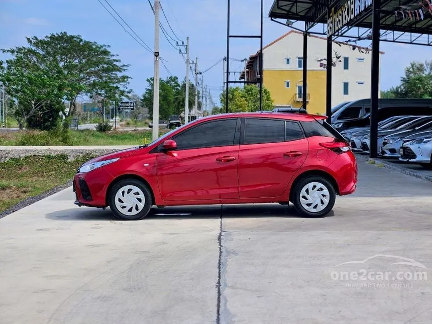 2021 Toyota YARIS Entry Hatchback