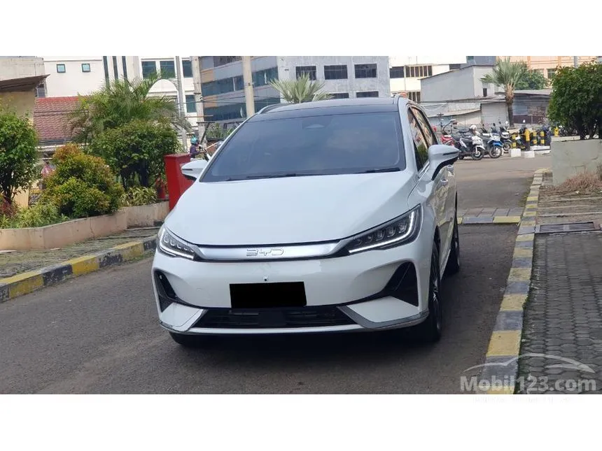 2025 BYD M6 Superior Captain 6 Seater MPV