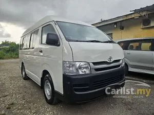 2010 Toyota Hiace 2.5 Window Van Van