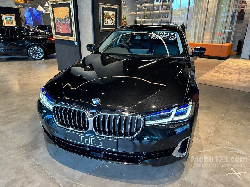Jual Mobil BMW 530i 2023 Opulence 2.0 di DKI Jakarta Automatic Sedan ...