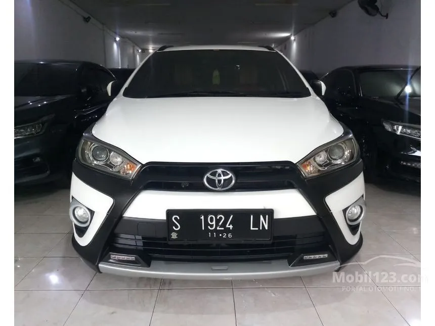 Jual Mobil Toyota Yaris 2016 TRD Sportivo Heykers 1.5 di Jawa Timur Manual Hatchback Putih Rp 170.000.000