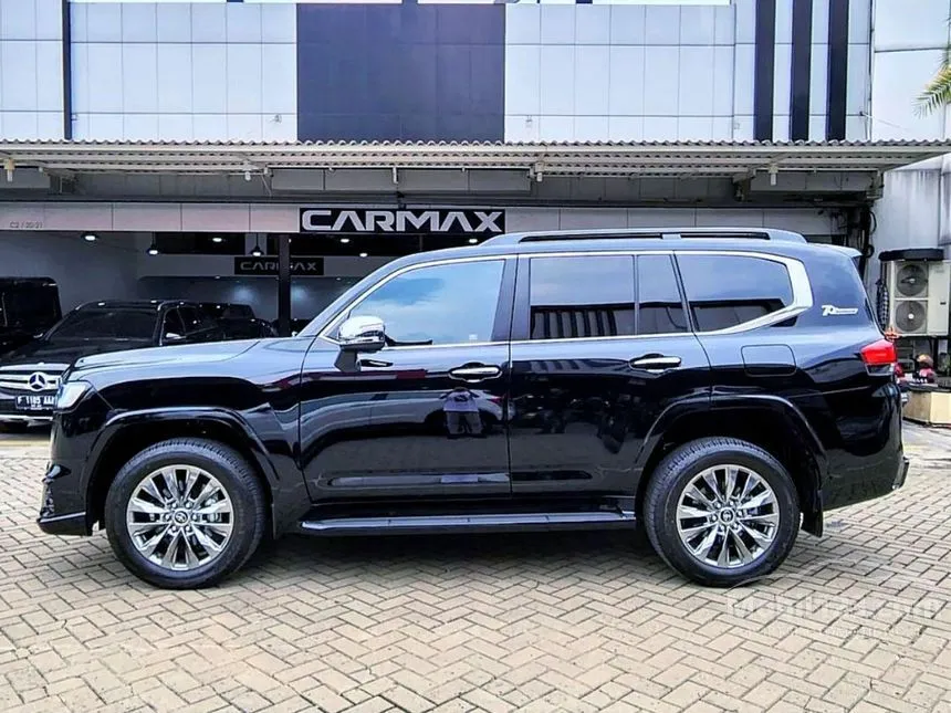 2022 Toyota Land Cruiser VX-R 70th Anniversary SUV