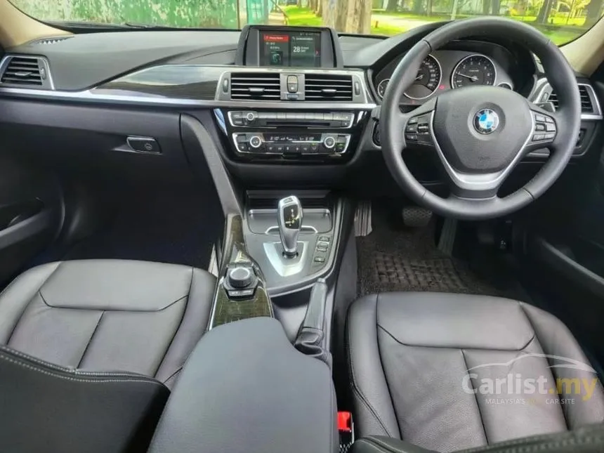 2019 BMW 318i Luxury Sedan